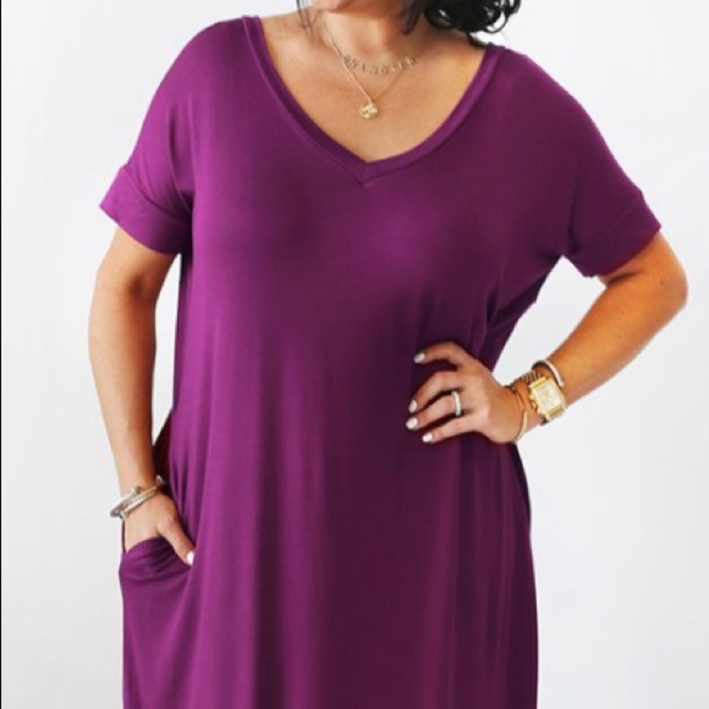 Dark plum v-neck maxi dress • with pockets!